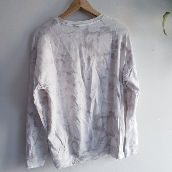 Athleta Luxe Balance Printed Pullover Sweatshirt Grey Chakra Floral Buff Small - Picture 3 of 10